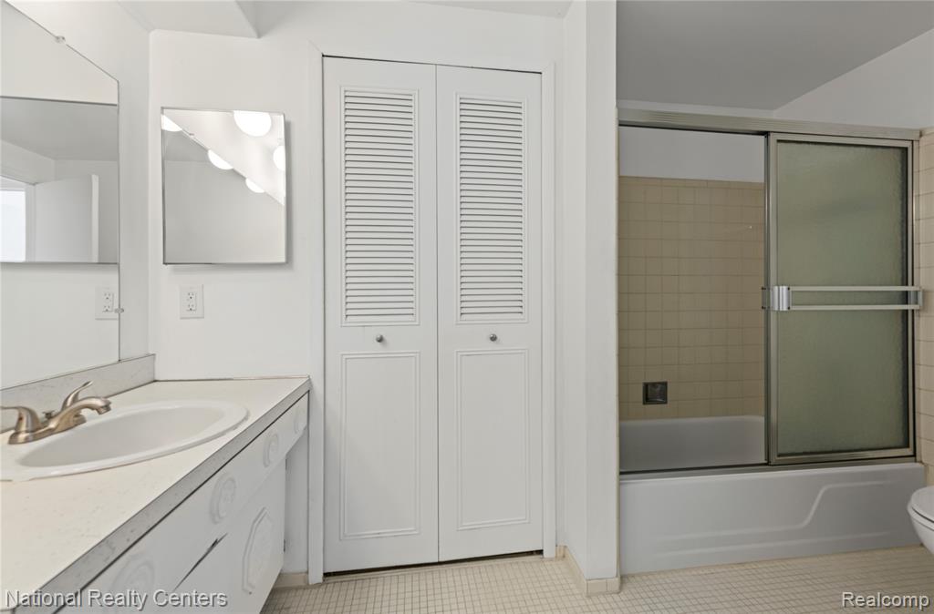 8232 Karam Boulevard, 1, Warren, MI 48093 — Photo 12