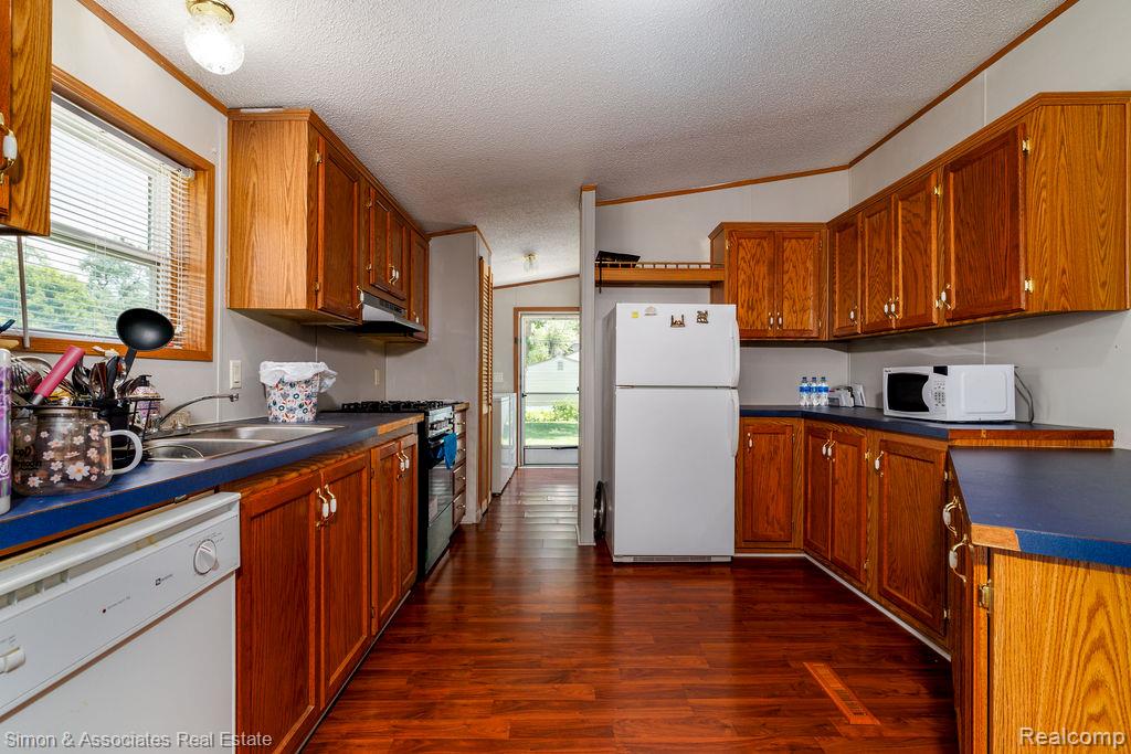 4995 Croissant Street, Dearborn Heights, MI 48125 — Photo 9