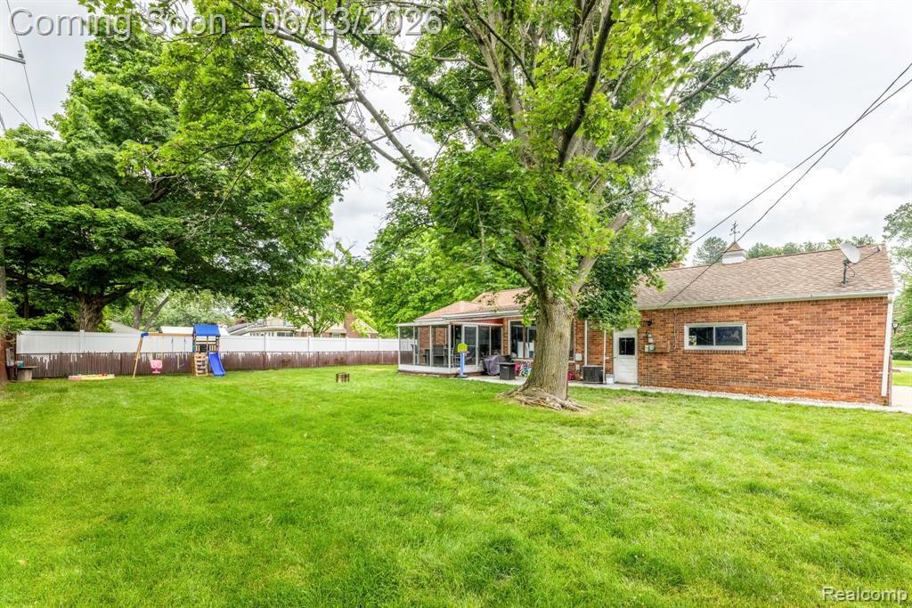 2435 Sharon Lane, Port Huron, MI 48060 — Photo 31