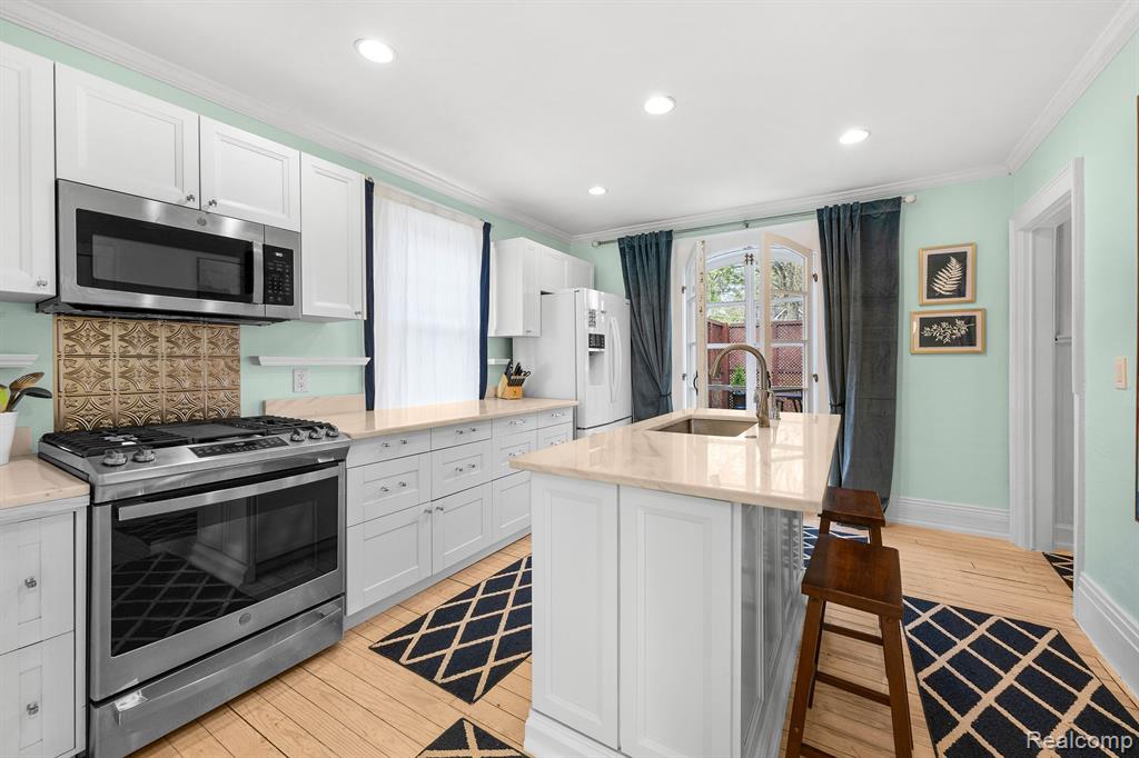 397 KERCHEVAL Avenue, Grosse Pointe Farms, MI 48236 — Photo 21