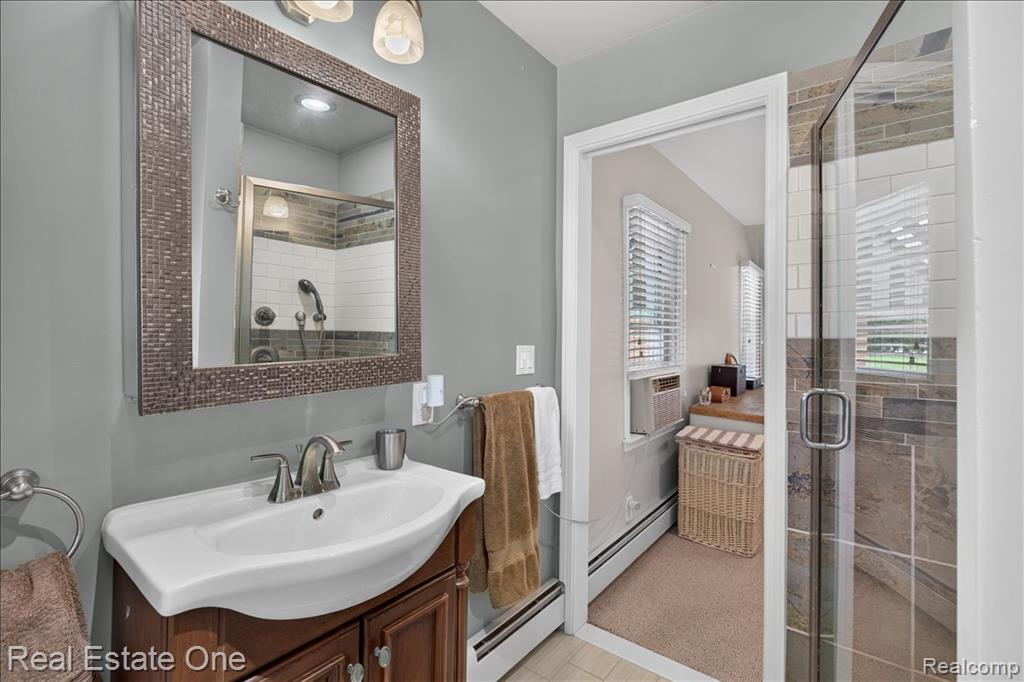 836 Pine Tree Road W, Lake Orion, MI 48362 — Photo 32