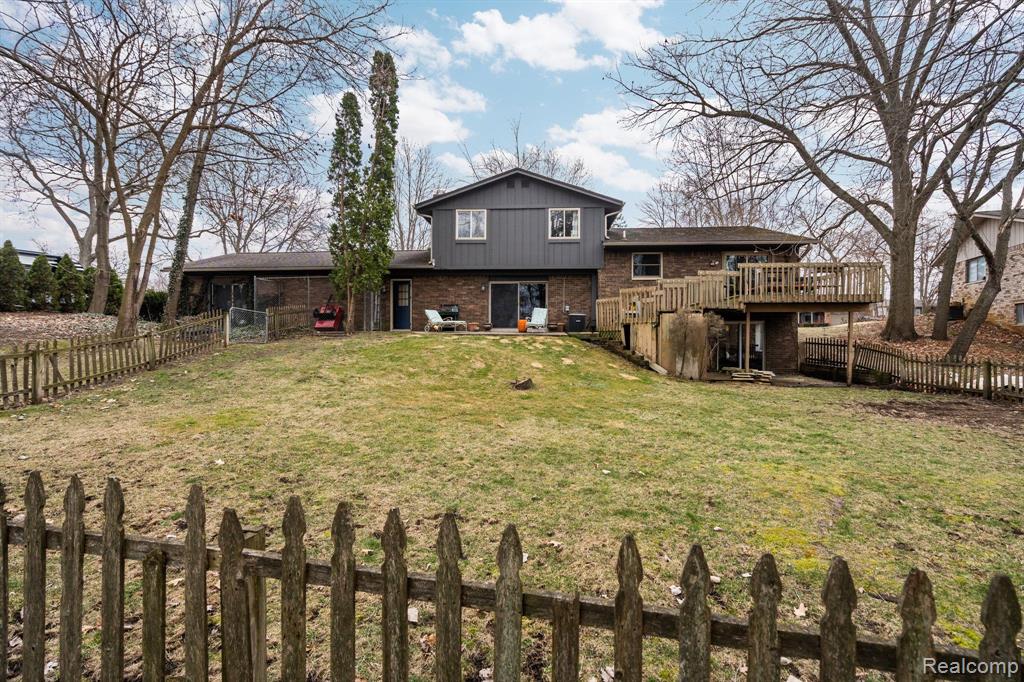 6165 VENICE Drive, Commerce Twp, MI 48382 — Photo 29