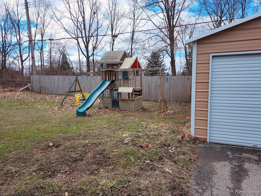4010 RED ARROW Road, Flint, MI 48507 — Photo 29