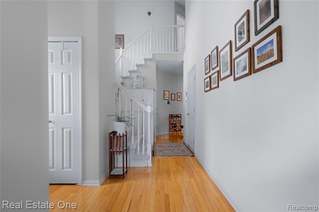 731 E Bluff Court, Rochester Hills, MI 48307 — Photo 18