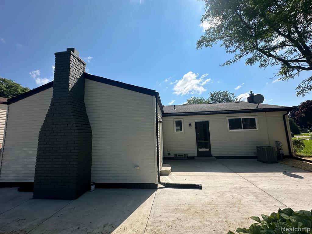 4833 OCEAN Court, Sterling Heights, MI 48310 — Photo 10