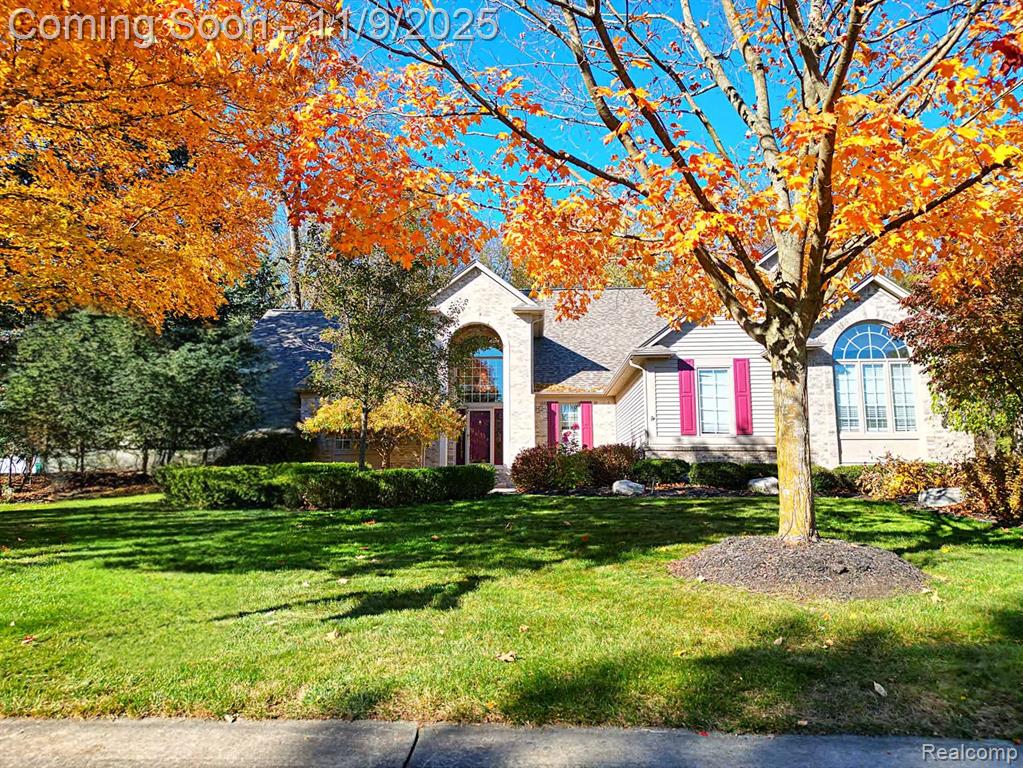 5391 Bridge Trail W, Commerce Twp, MI 48382 — front exterior