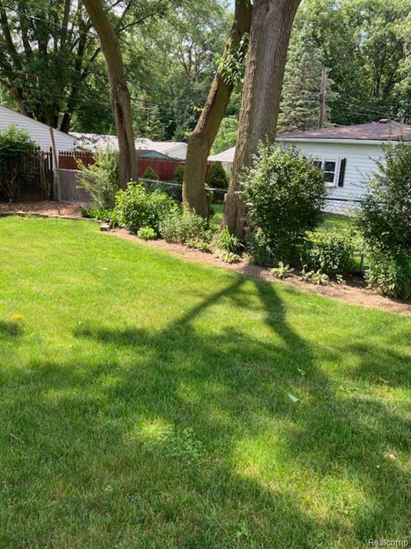 7431 HARTEL Street, Westland, MI — Photo 25