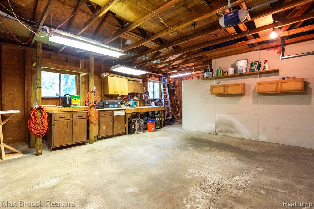 6479 Webb Drive, Flint, MI 48506 — Photo 27