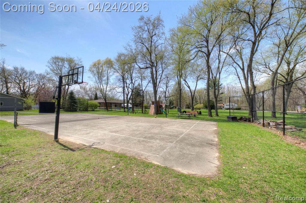 7395 Harrington Drive, Brighton, MI 48116 — Photo 36