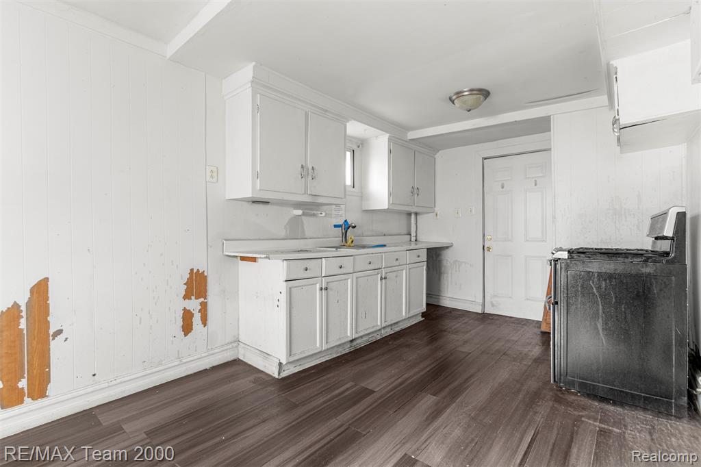 533 E Milton Avenue, Hazel Park, MI 48030 — Photo 10
