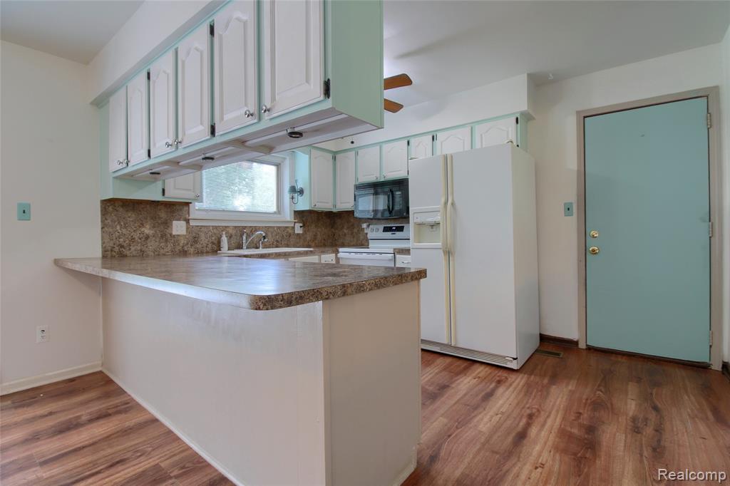 8695 Stout Avenue, Grosse Ile, MI 48138 — Photo 11