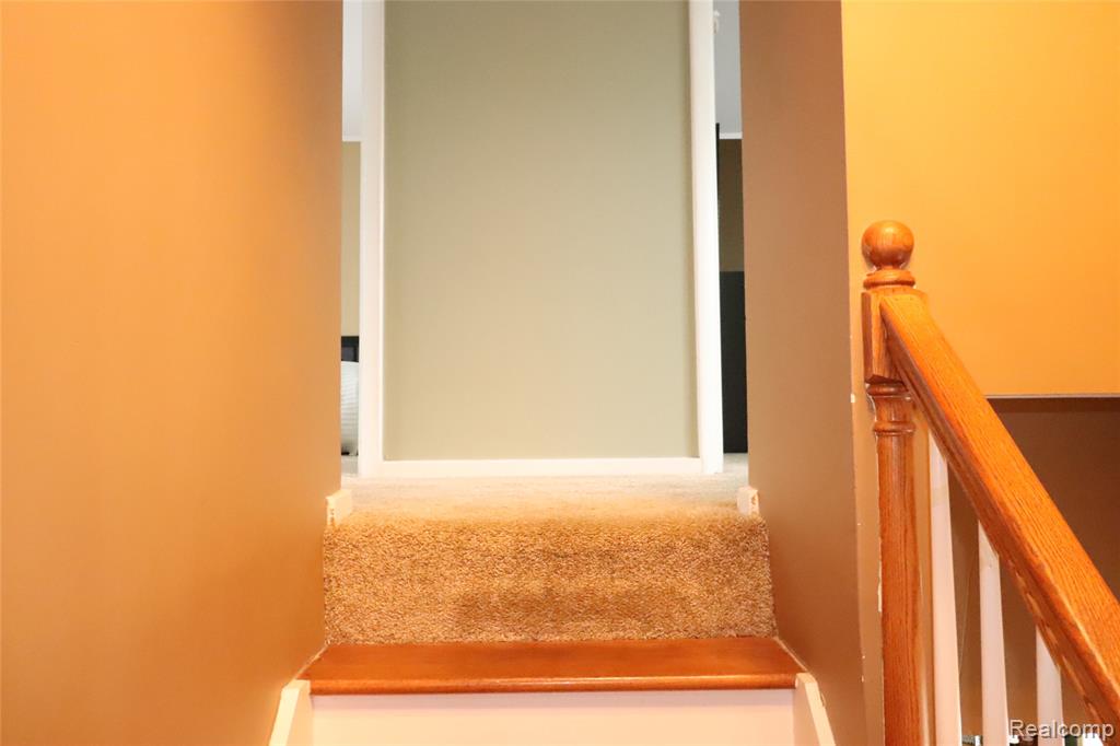 806 Estrada Drive, Belleville, MI 48111 — Photo 8