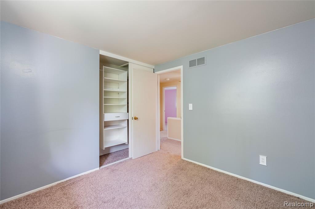 44114 Somerset Square, Canton, MI 48187 — Photo 28