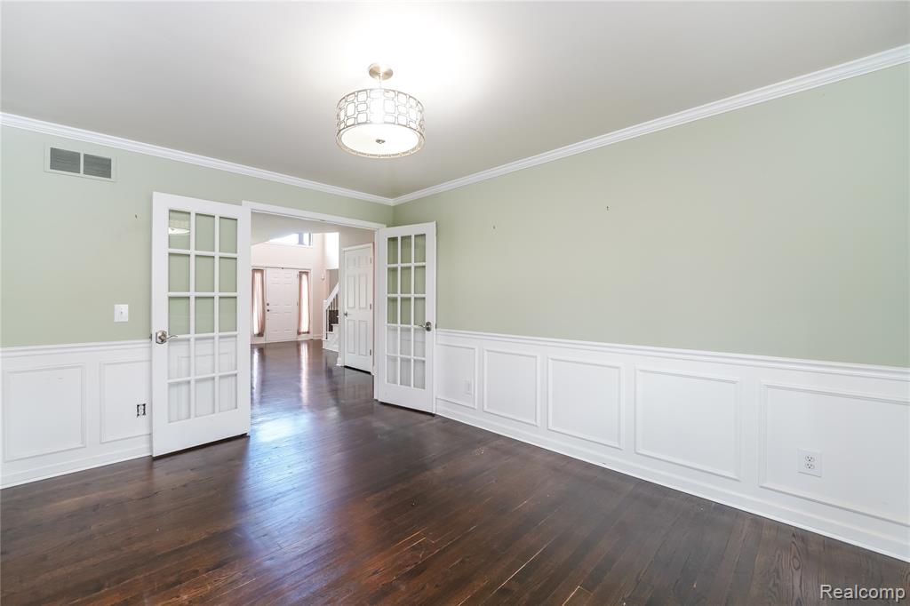 42105 Dorchester Court, Clinton Twp, MI 48038 — Photo 9