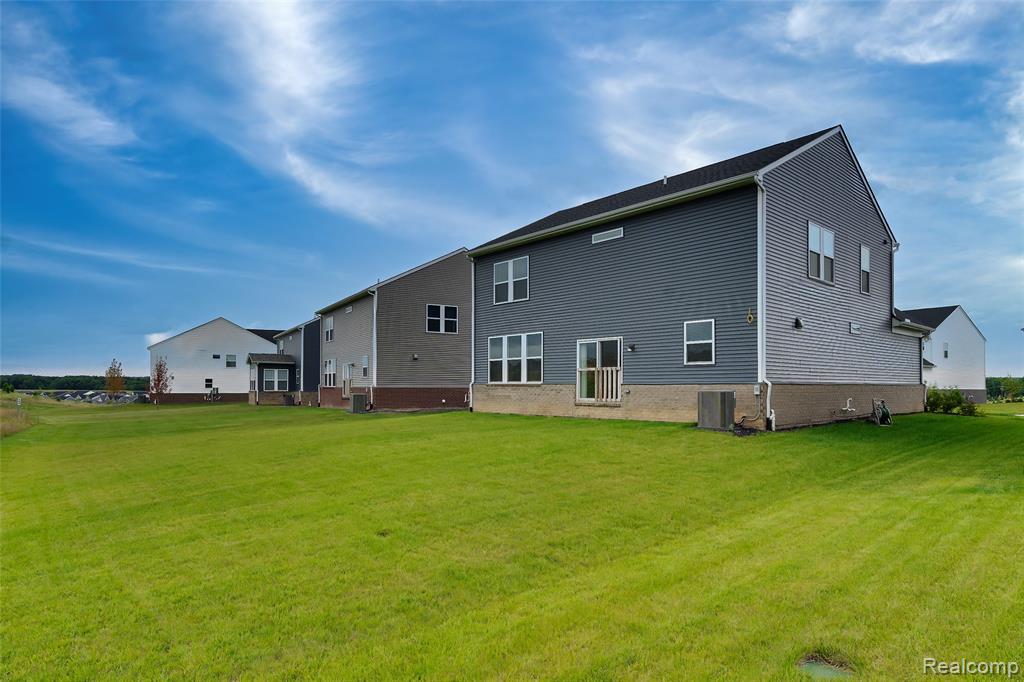 4568 Paradise Parkway, Milford, MI 48381 — Photo 55