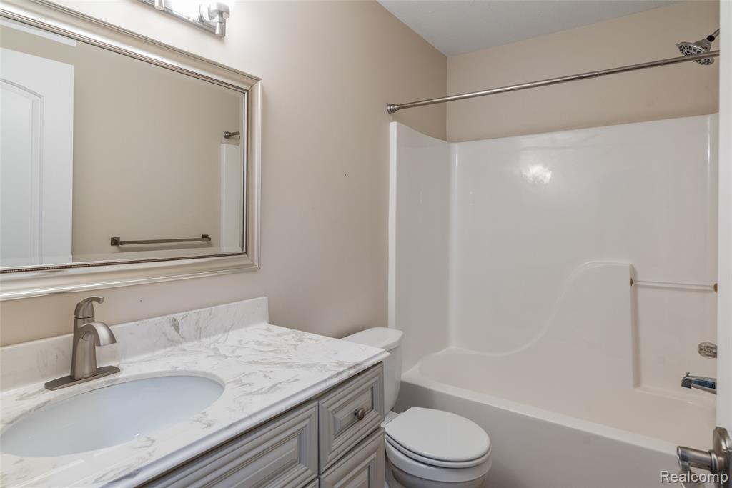332 Marigold Circle, Westland, MI — Photo 13