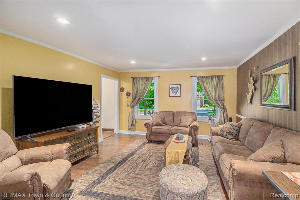 813 Birchwood Drive, Flushing, MI 48433 — Photo 7