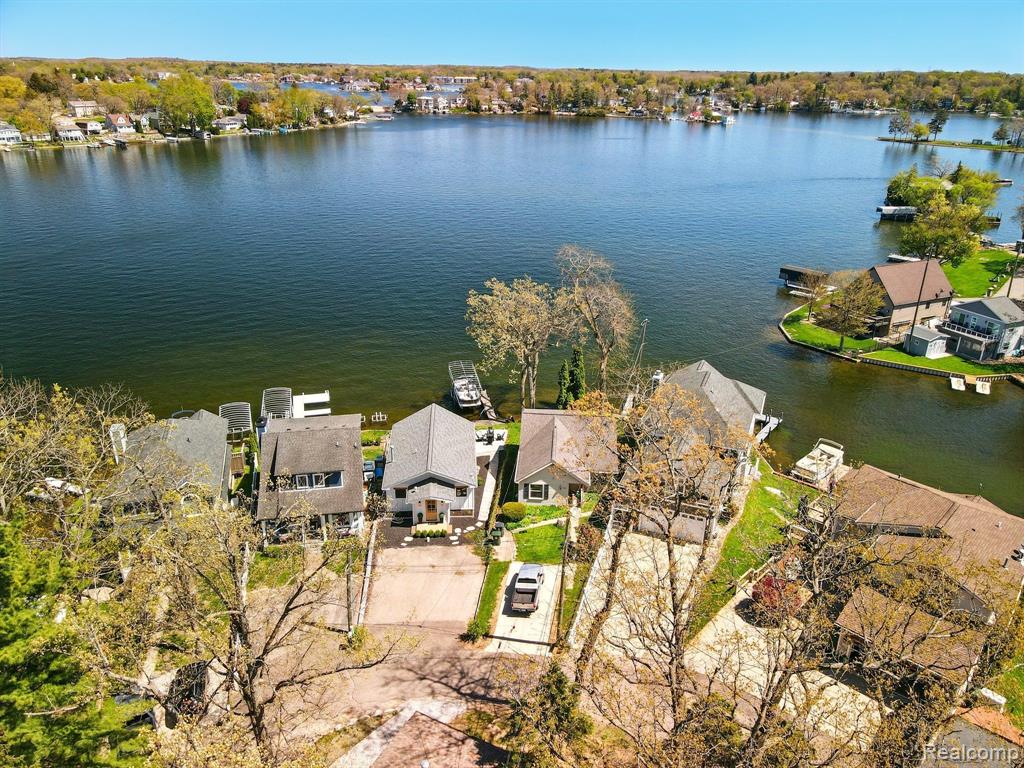 807 PINE TREE Road W, Lake Orion, MI 48362 — Photo 35