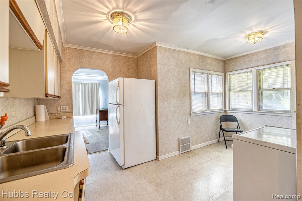 5305 Lapeer Road, Burton, MI 48509 — Photo 30