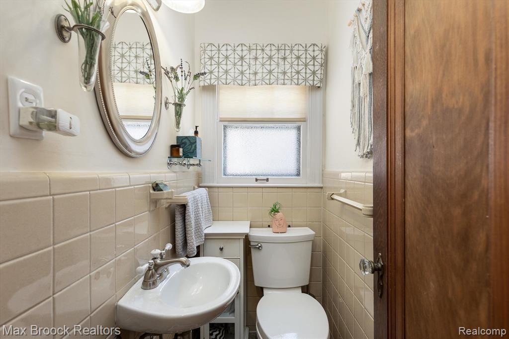 831 W OAKRIDGE Street, Ferndale, MI 48220 — Photo 20