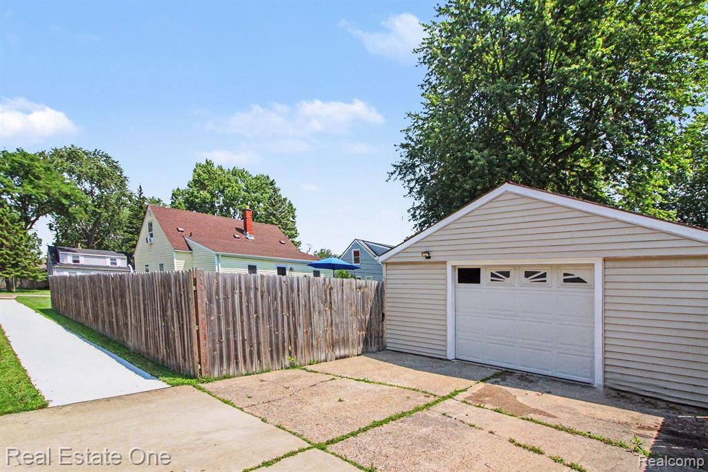 33065 John Hauk Street, Garden City, MI — Photo 18