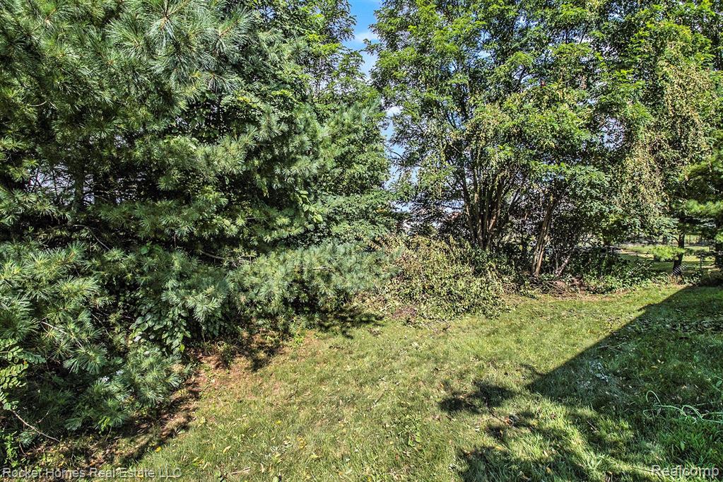 7256 MAPLELAWN Drive, Ypsilanti, MI 48197 — Photo 27