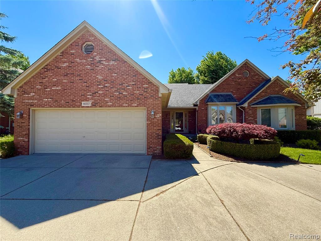 46557 Glen Pointe Drive, Utica, MI 48315 — front exterior