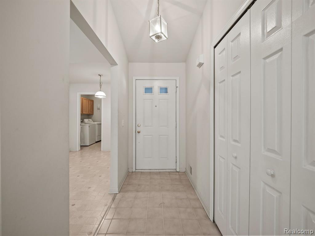 41168 BERMUDA Drive, Sterling Heights, MI 48314 — Photo 4