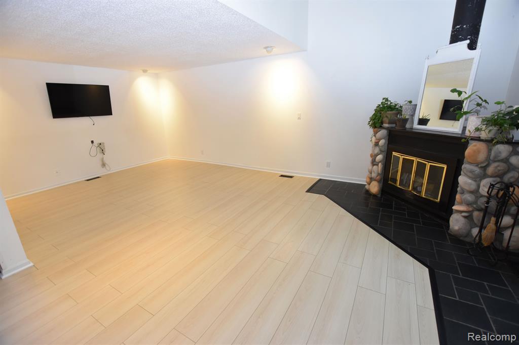 5168 WALDEN Drive, Swartz Creek, MI 48473 — Photo 5