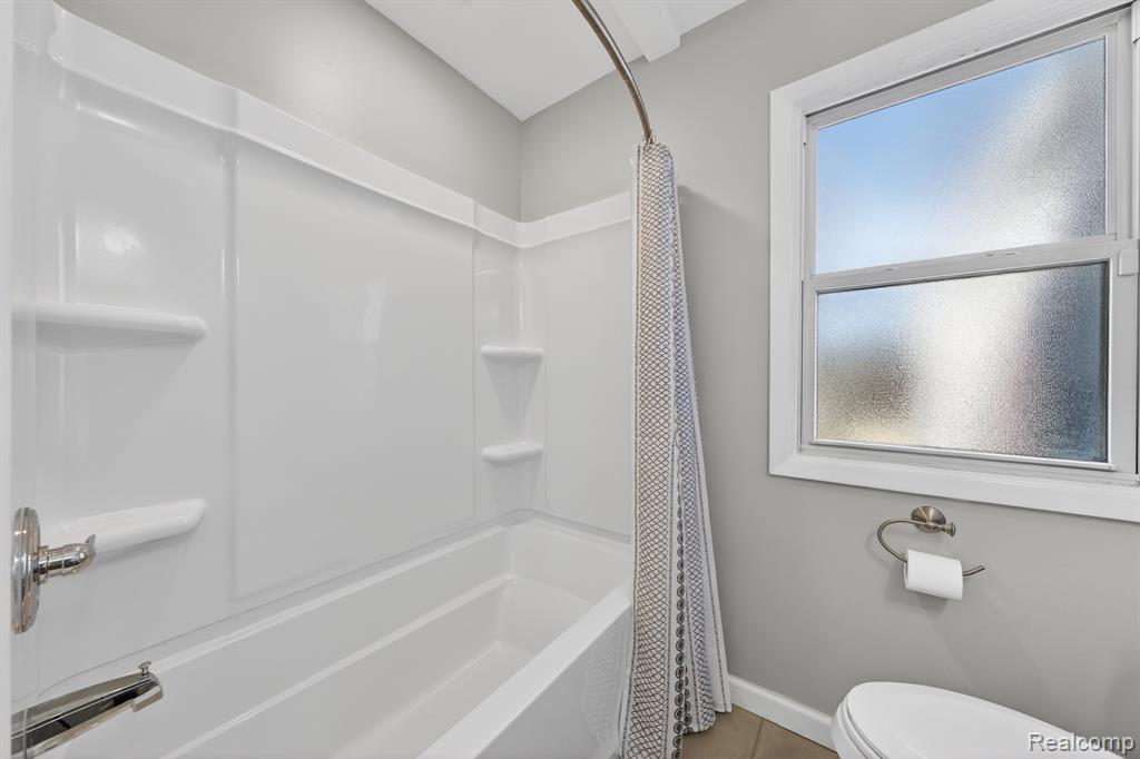 438 W Brockton Avenue, Madison Heights, MI 48071 — Photo 21