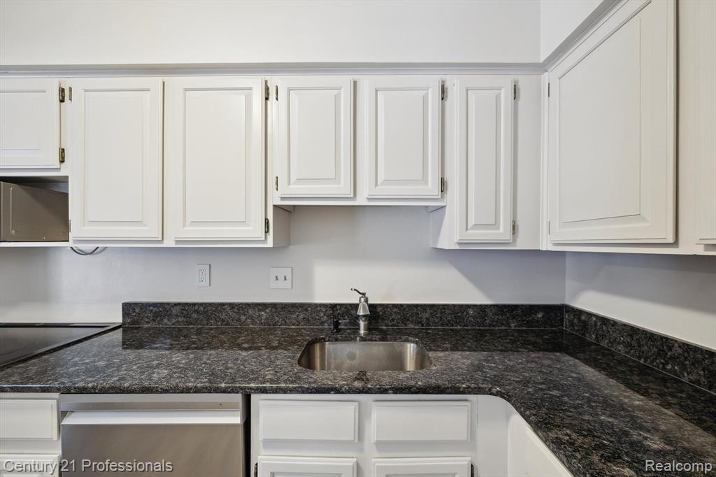 30535 W 14 MILE Road, 20, Farmington Hills, MI 48334 — Photo 15