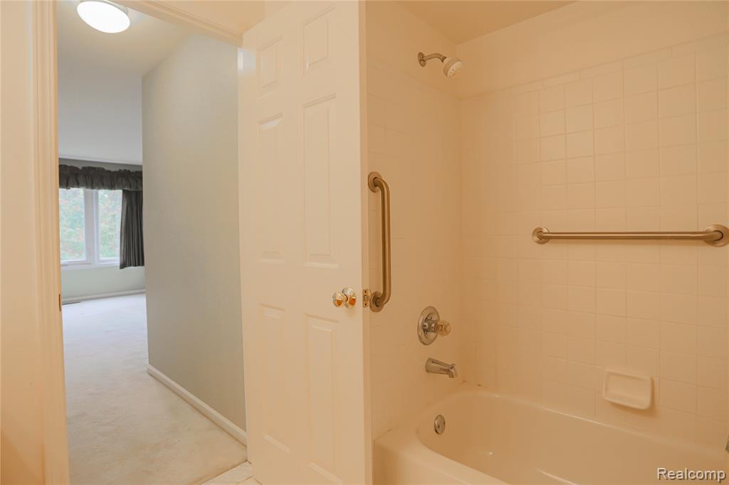 16768 Pearlcreek Court N, Macomb, MI 48042 — Photo 43