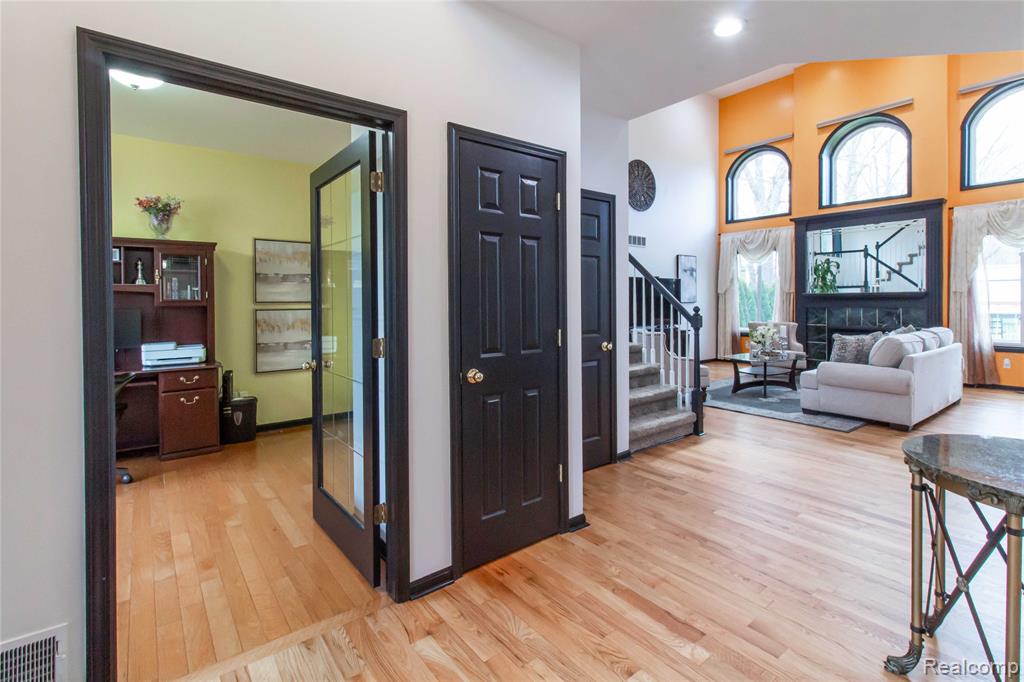 45229 Thorn Tree Lane, Macomb, MI 48044 — Photo 6