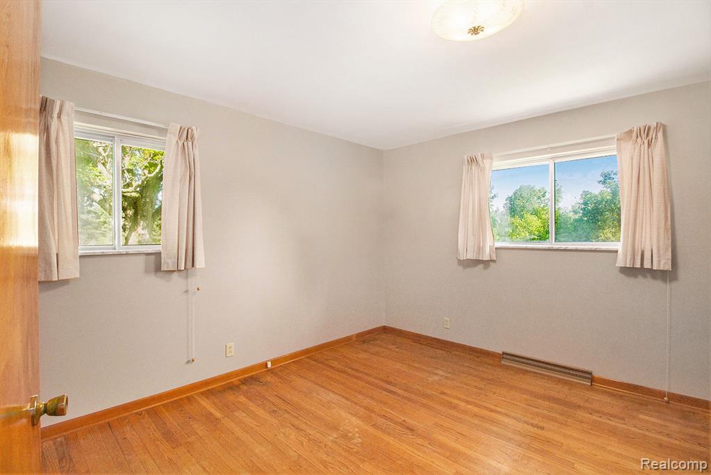 12105 Hegel Road, Goodrich Vlg, MI — Photo 10