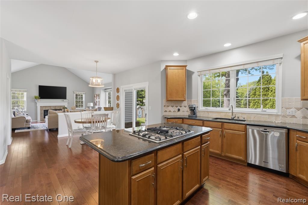 5097 Birkdale Drive, Commerce Twp, MI 48382 — Photo 13