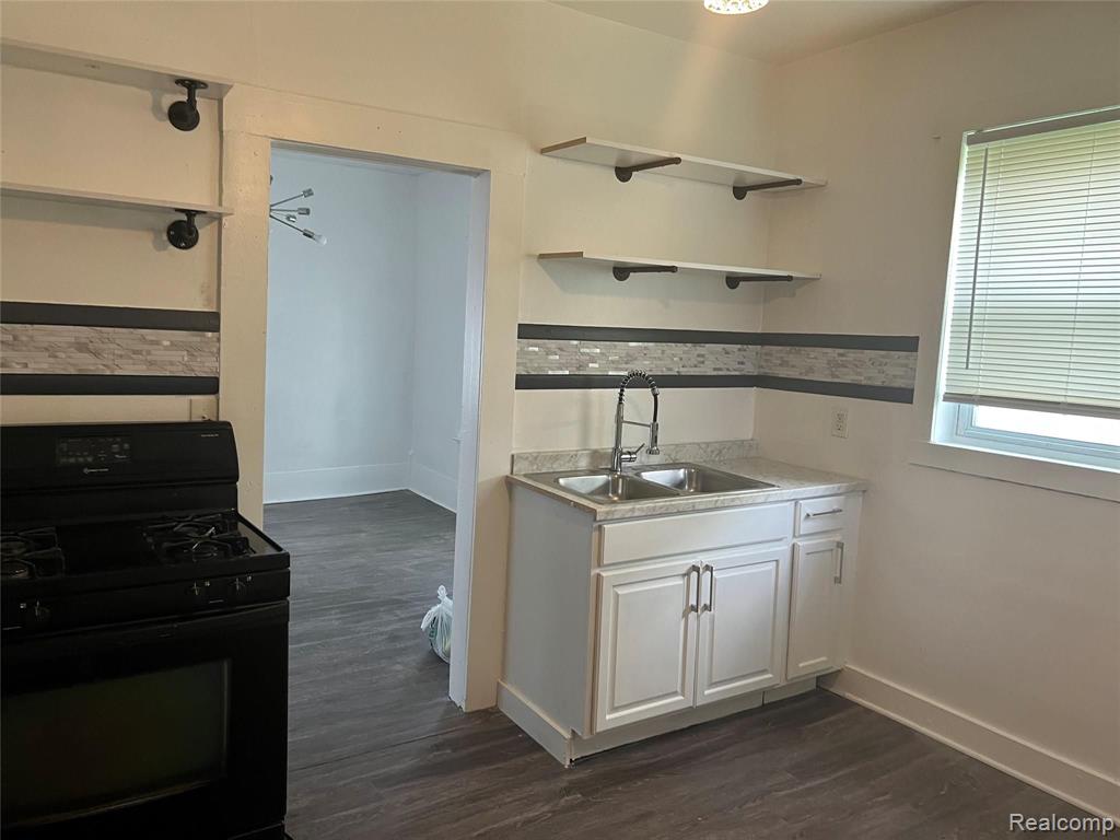 2150/2152 CRANE Street, Detroit, MI 48214 — Photo 8