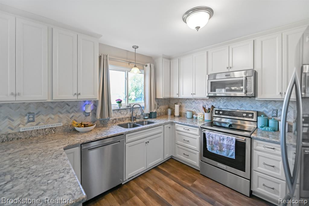 8344 DEER CREEK Court, Grand Blanc, MI 48439 — Photo 11