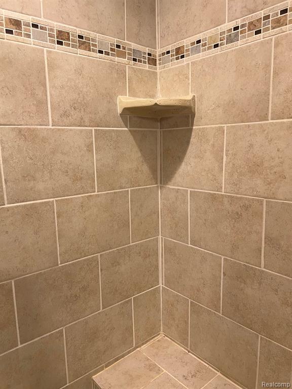 7547 MANOR Circle, 201, Westland, MI — Photo 16