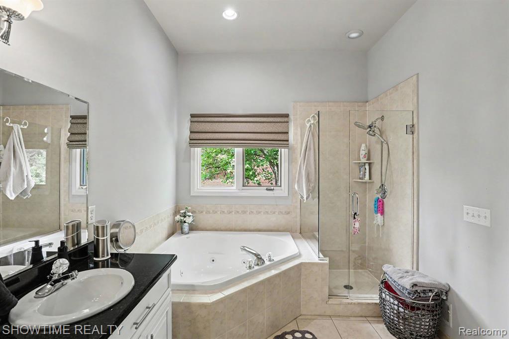 54676 Woodcreek Boulevard, Utica, MI 48315 — Photo 24