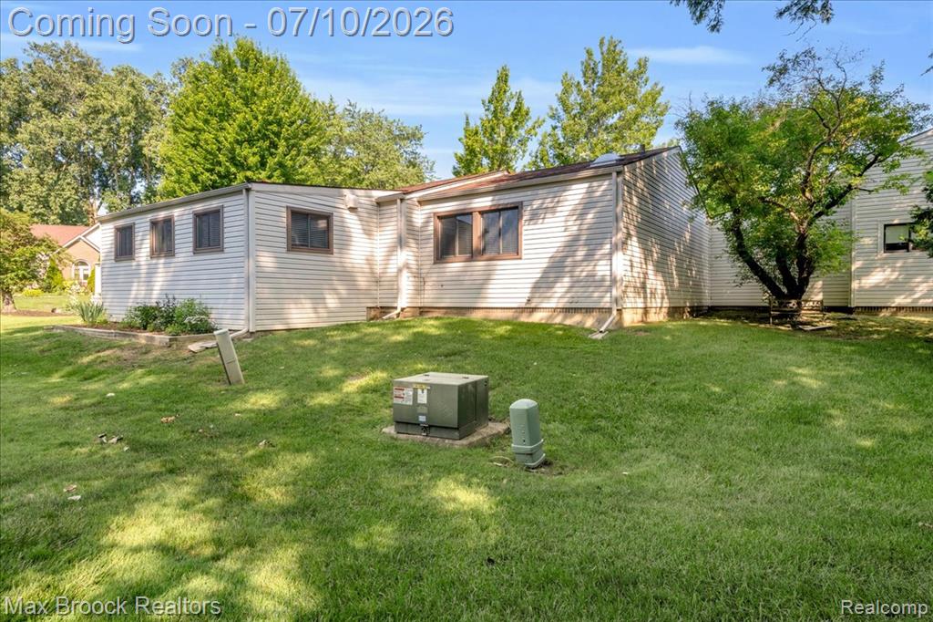 5229 Simpson Lake Road, West Bloomfield, MI 48323 — Photo 39