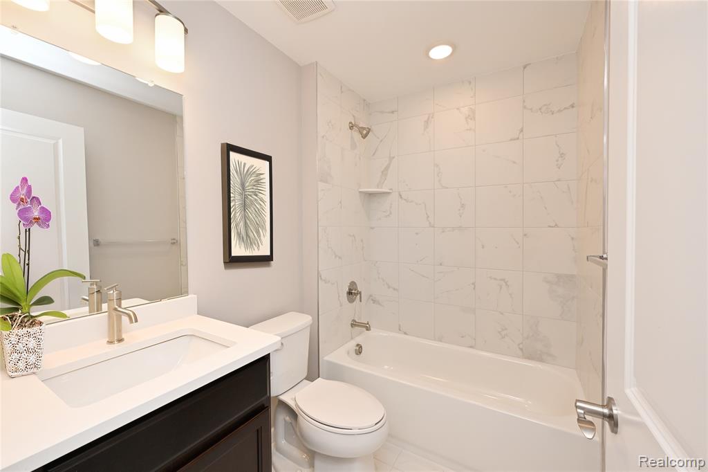 4861 Parkside Lane, Troy, MI 48085 — Photo 27