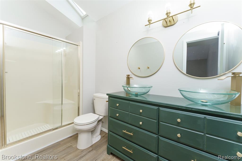 886 Whisperwood Trail, Fenton, MI 48430 — Photo 14