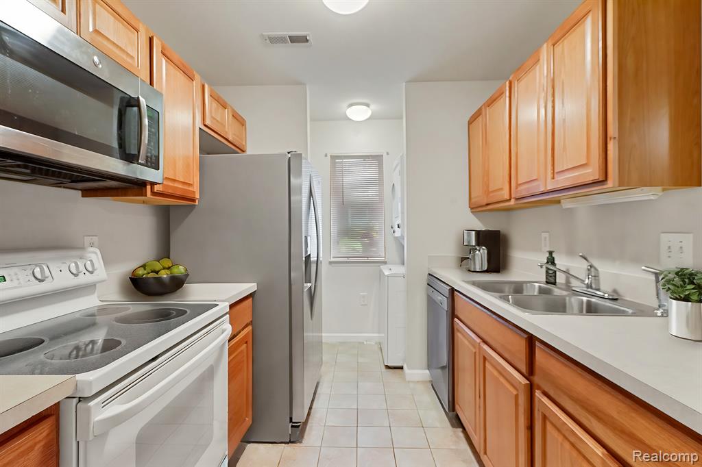 867 Amanda Lane, Pontiac, MI 48340 — Photo 5