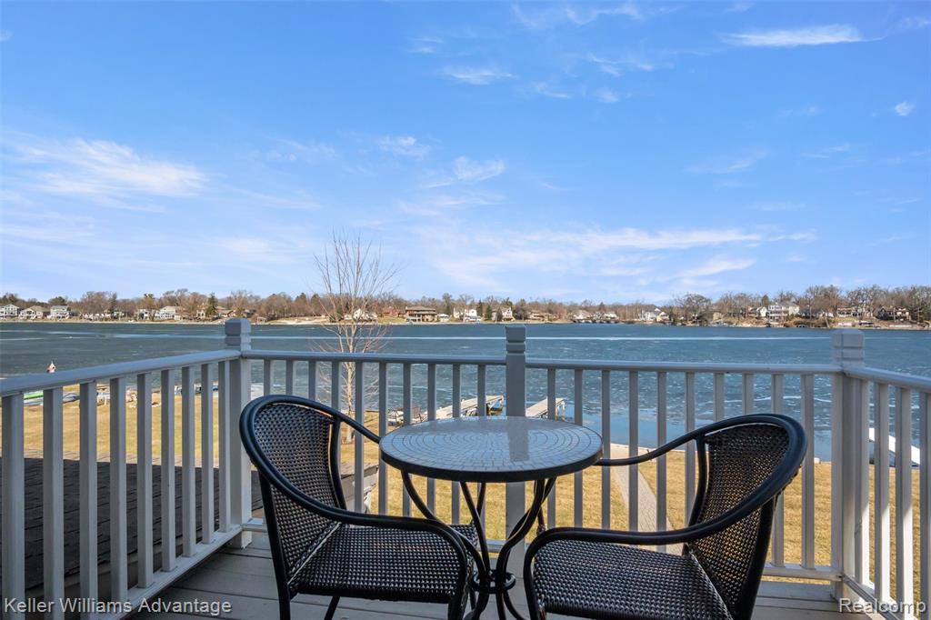 340 Angola Street, Wolverine Lake, MI 48390 — Photo 12
