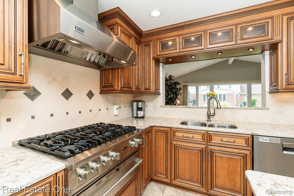 6595 Edith Court, Troy, MI 48085 — Photo 18