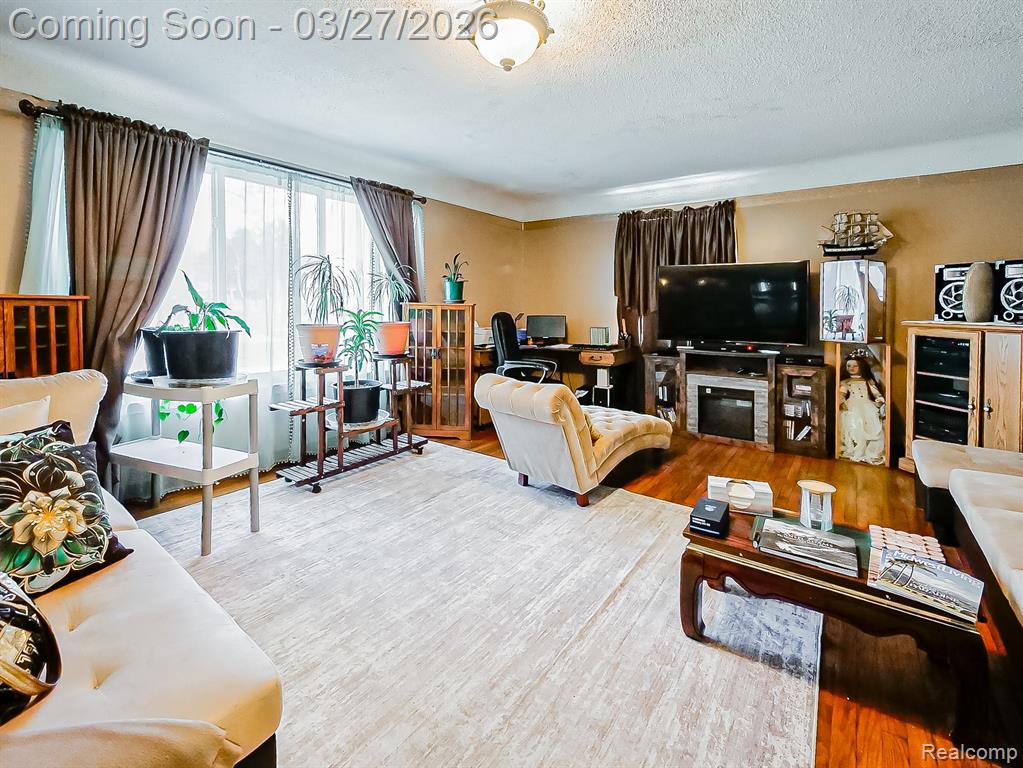 115 W Elza Avenue, Hazel Park, MI 48030 — Photo 2