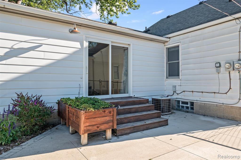917 N Edison Avenue, Royal Oak, MI 48067 — Photo 39