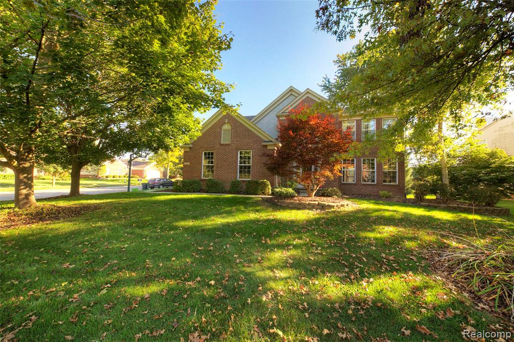 702 Westhills Drive, South Lyon, MI 48178 — Photo 2