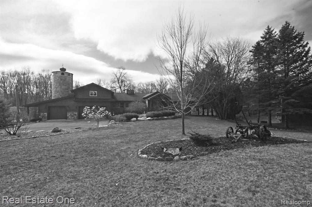 4909 ALGONQUIN Boulevard, Clarkston, MI 48348 — Photo 12