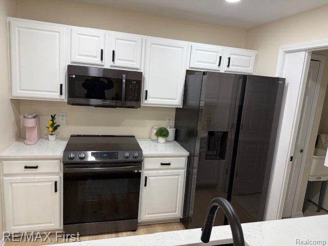 43195 WOODBRIDGE Drive, Clinton Twp, MI 48038 — Photo 10
